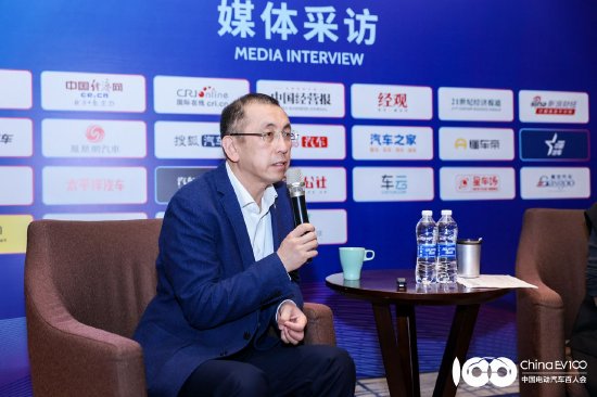 岚图汽车卢放:用户本质上还是想用纯电,增程和混动只是提供心里安慰