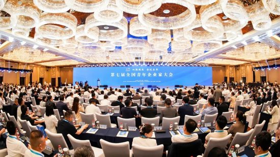 刘强东、曹德旺、南存辉等大佬齐聚杭州，90后企业家集体亮相，他们都聊了啥？