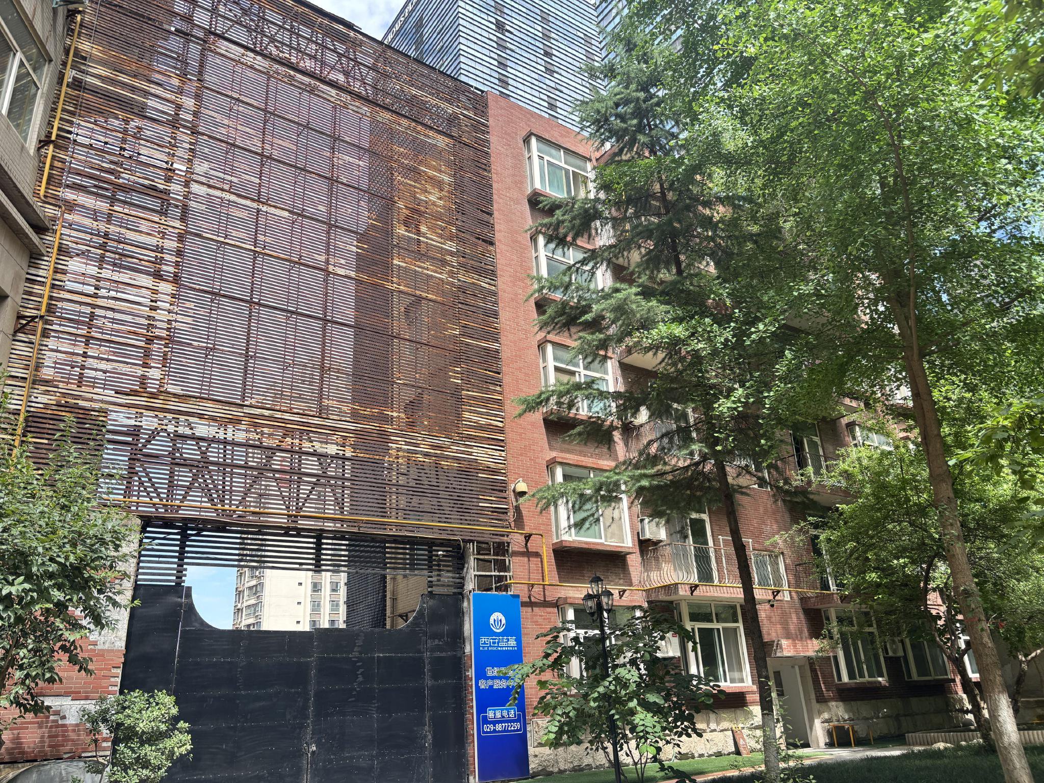 西安开发商闹市区盖数栋违建，且涉嫌私售土地获利逾千万？