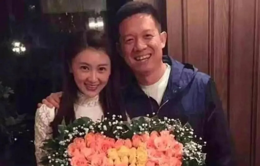 甘薇送孩子赴美探望贾跃亭 此前官宣离婚 否认资产转移 没拿40亿！彼此无商业关联