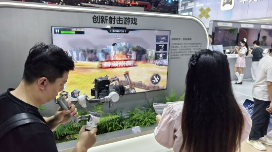 直击CJ | 华为鸿蒙射击游戏亮相：外观炫酷，模拟枪战射击！