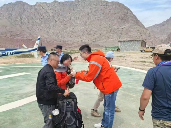 急速救援进行时 | 平安产险完成20名乌孙古道被困客户直升机救援